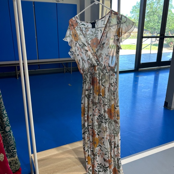 Long Dress - Picture 7 of 8